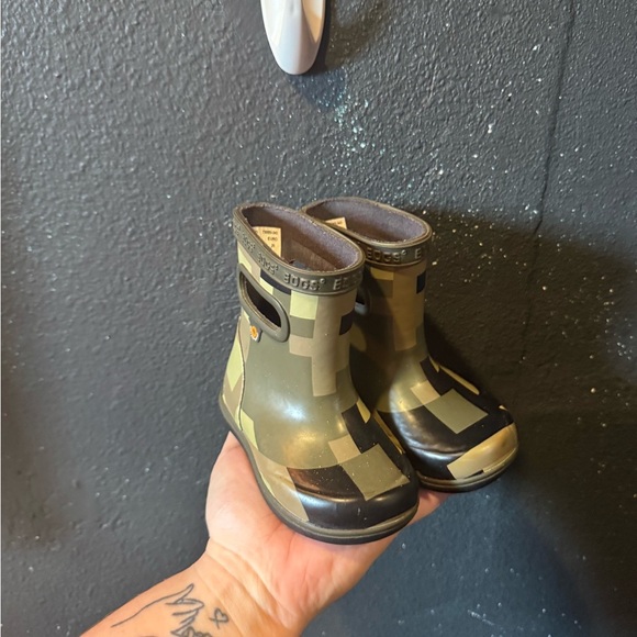 Stylish Bogs Kids' Camouflage Rain Boots NWOT - Picture 1 of 8